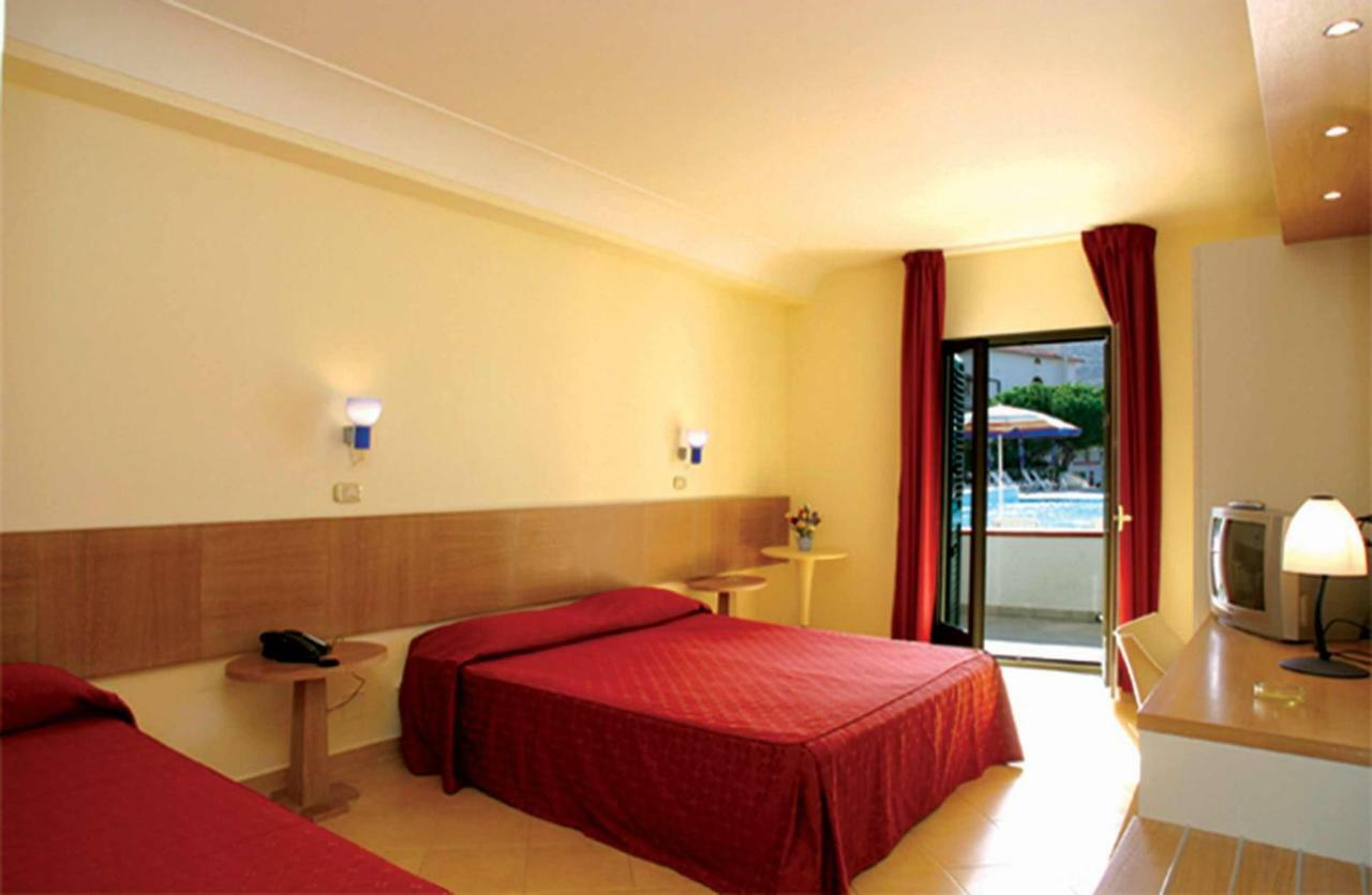 Hotel D'Amato Peschici Exteriör bild